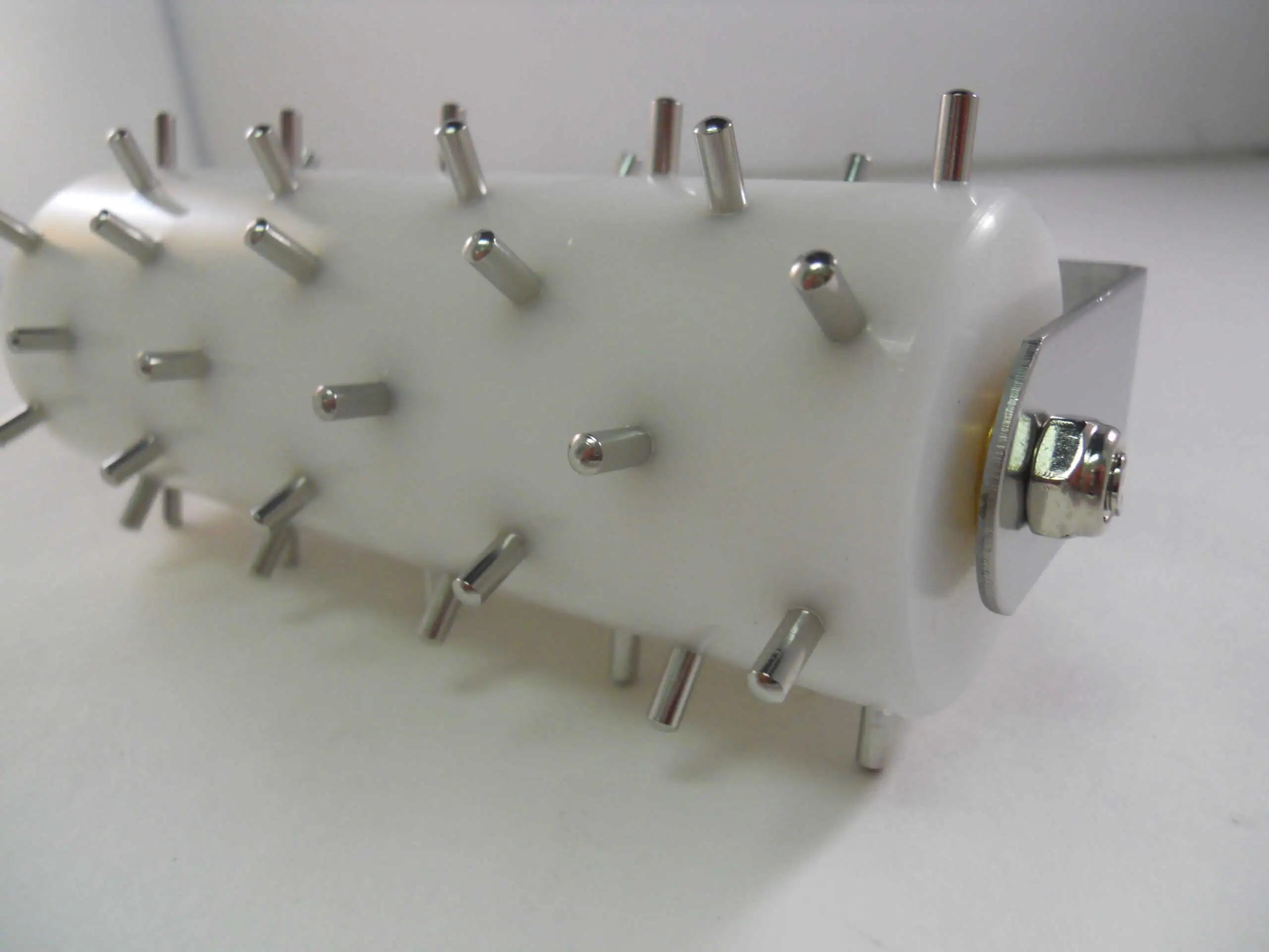 Stainless Steel Pin Docker SW0464